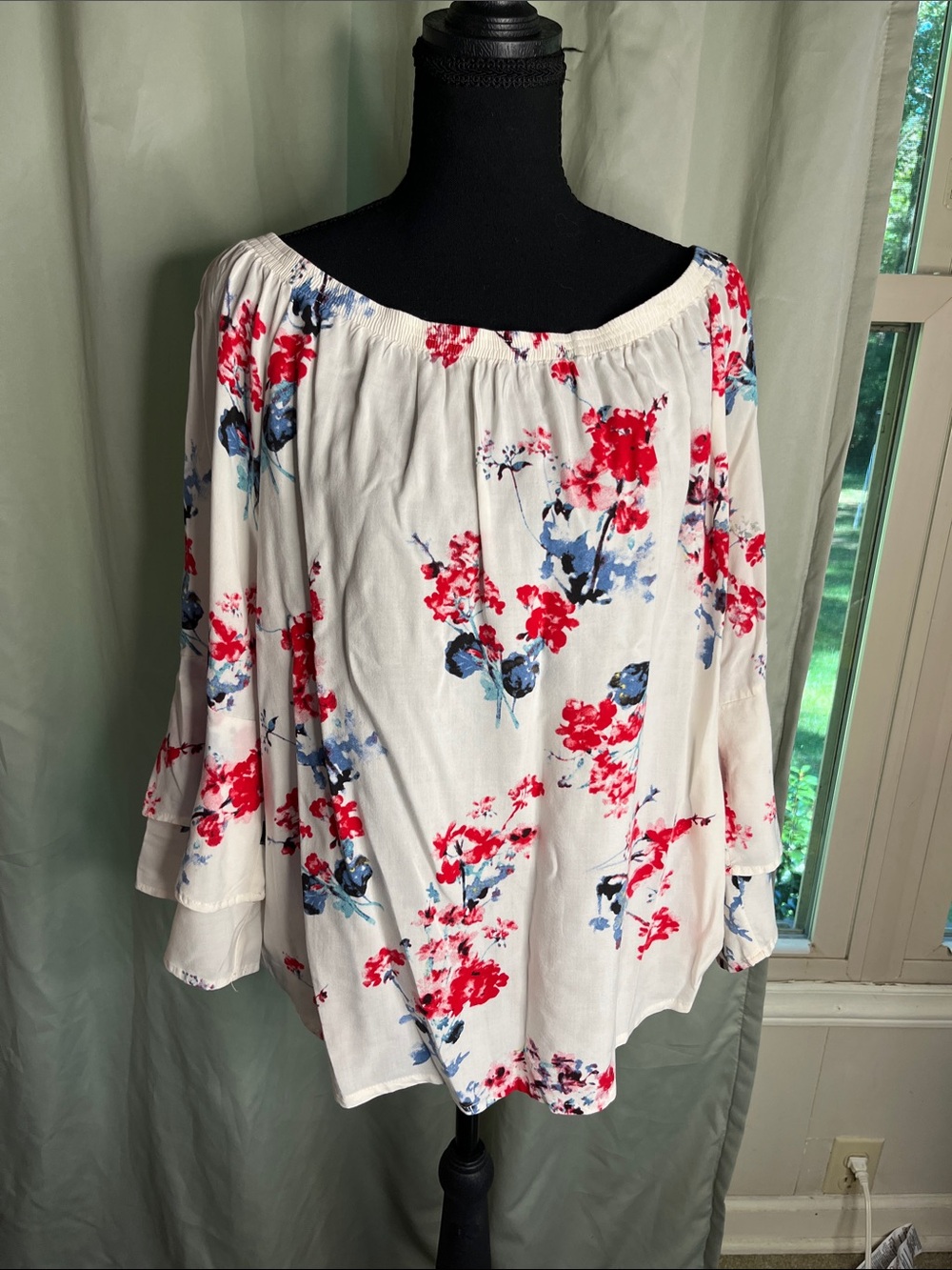 Solitaire Rayon off shoulder floral top  with bell sleeves Large